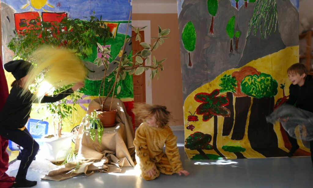 kids having fun playing theatre, BeeeBoooBuuu theater workshop